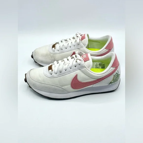 WOMENS NIKE DAYBREAK SIZE 7 - Picture 2 of 6